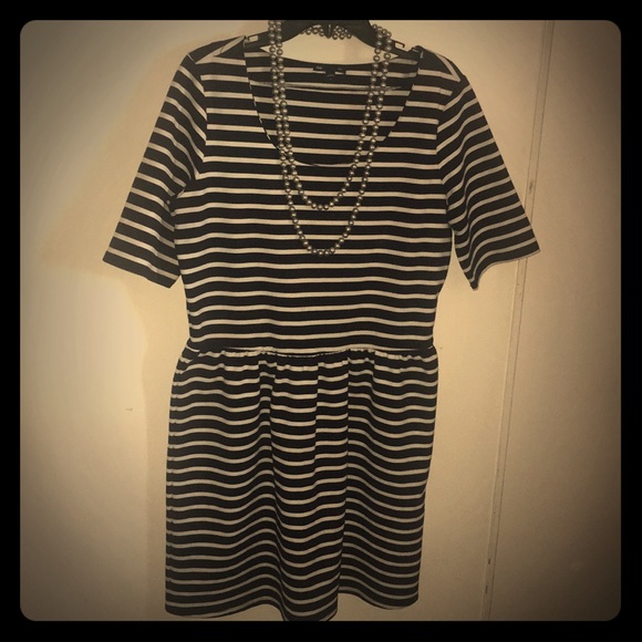 GAP Dresses & Skirts - GAP Dress Navy and White Striped Short Sleeve